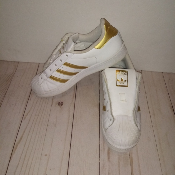 Adidas Superstar White/gold Metallic sneakers - Picture 1 of 15